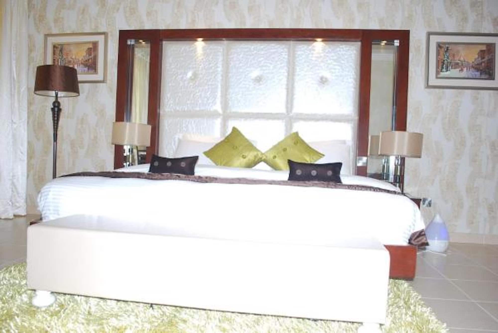 EXECUTIVE, SUITE