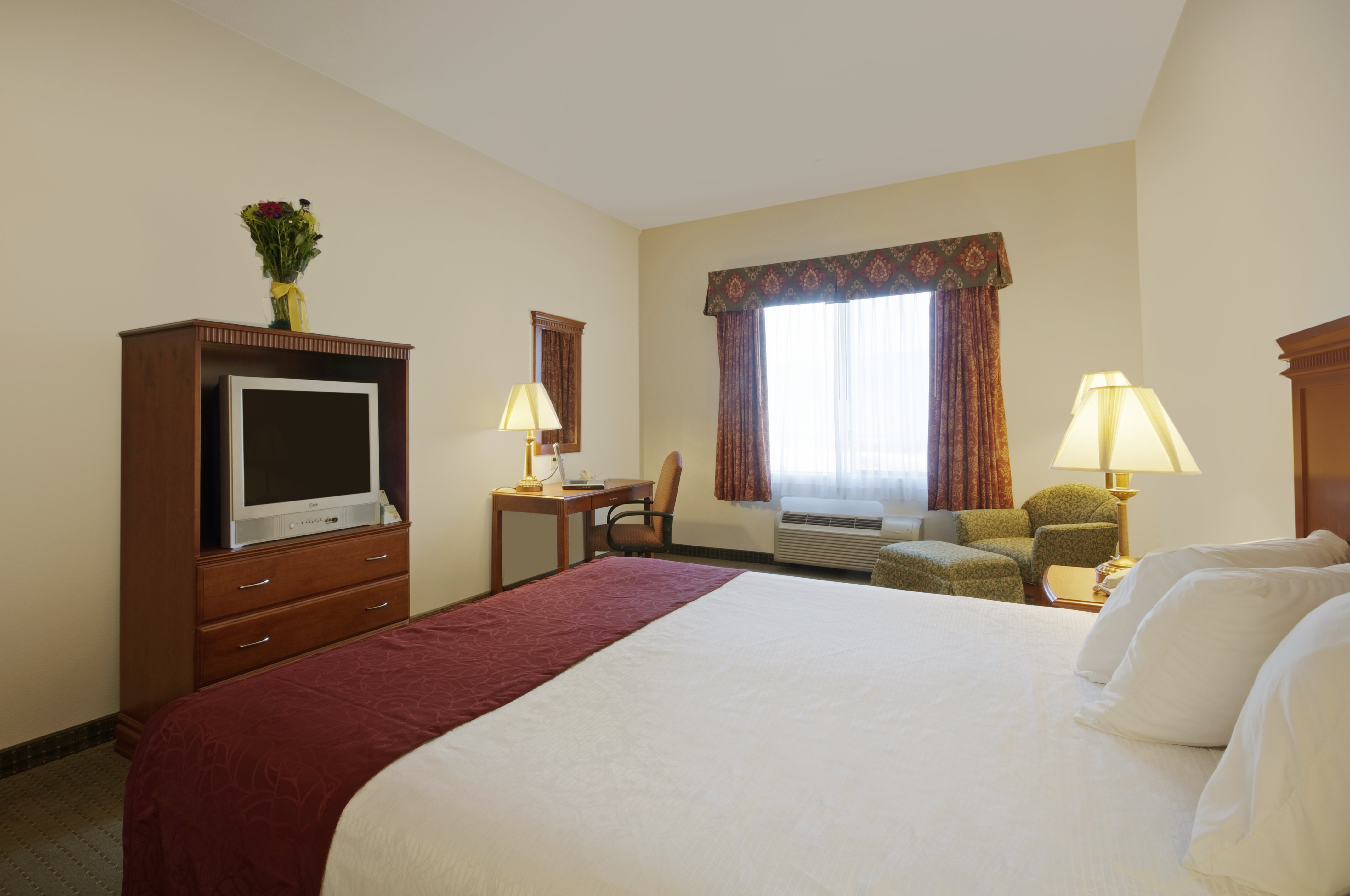 Best Western Plus Lake Elsinore Inn & Suites 18/53
