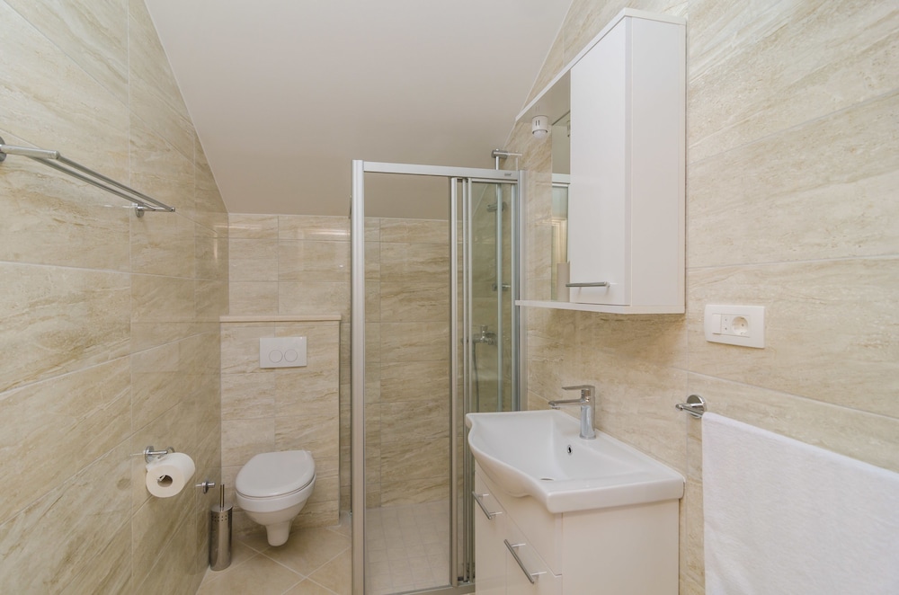 Apartments Villa Dadic 66/70