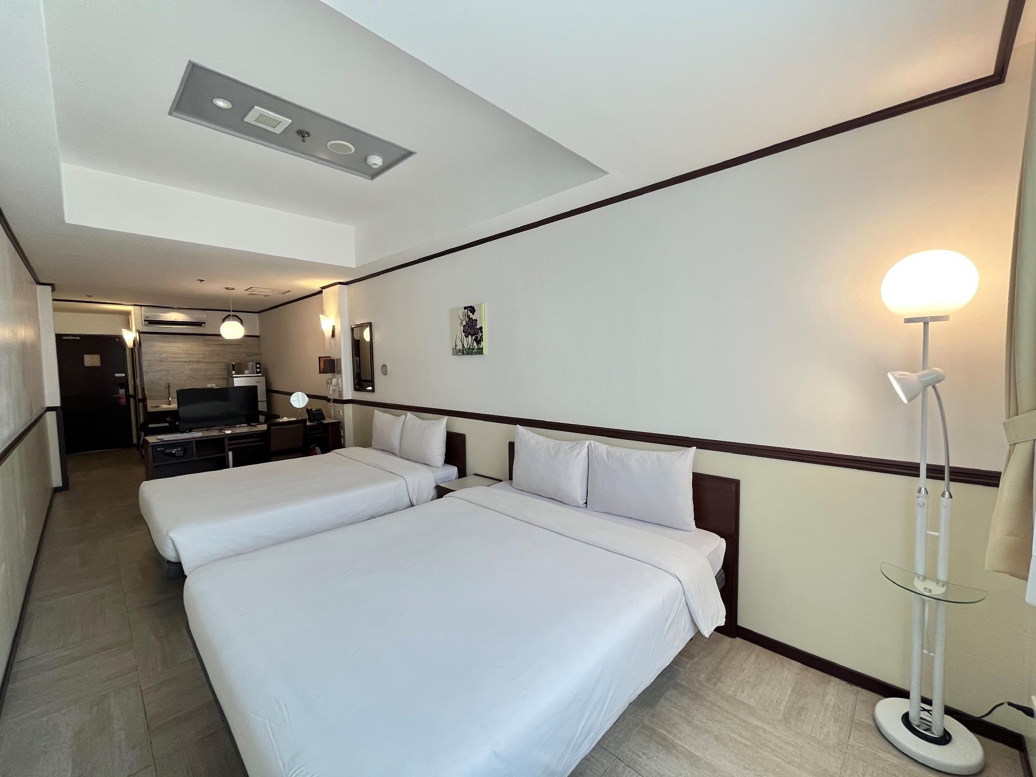 Premier, Twin Beds, 1 Queen and 1 Double Bed