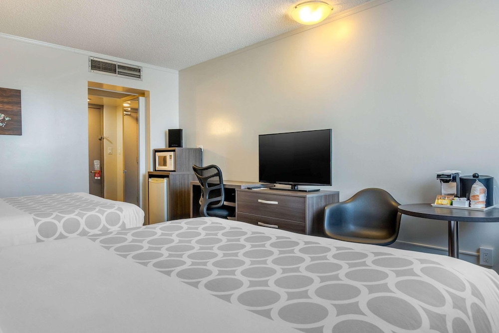 Super 8 by Wyndham Macleod Trail Calgary 26/60