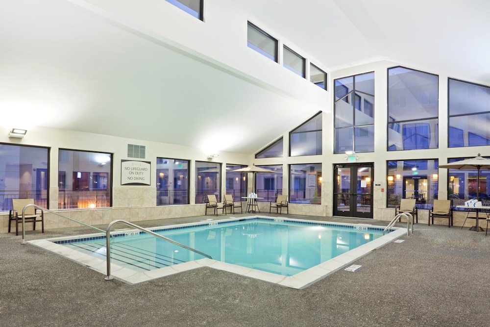 Staybridge Suites Everett - Paine Field 39/80