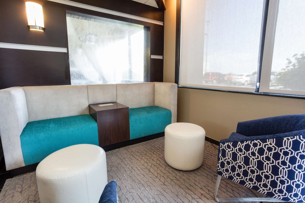 Drury Inn and Suites Kansas City Airport 24/33