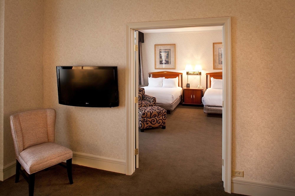Hilton Cincinnati Netherland Plaza 42/62