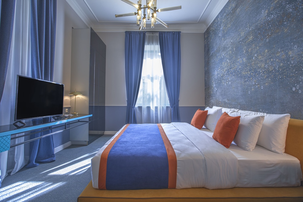 Heritage Hotel and Suites 18/39
