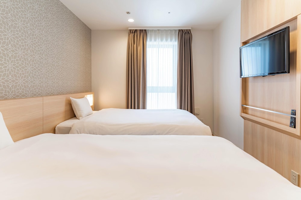 SUPERIOR, QUEEN BED