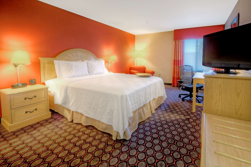 Hampton Inn Fremont 8/36