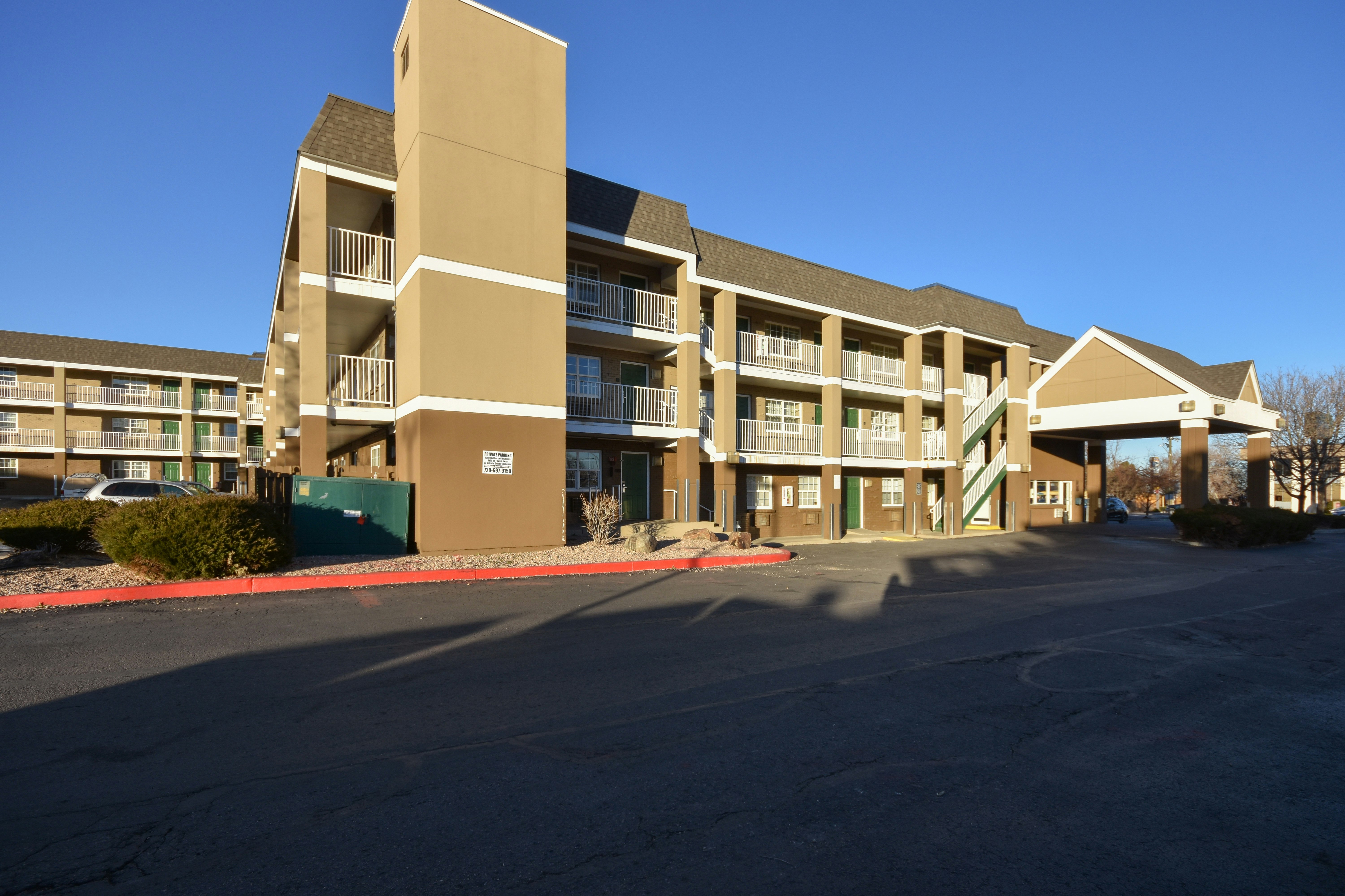 HomeTowne Studios by Red Roof Denver - Lakewood West 38/42