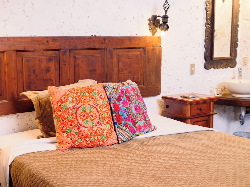 Naif Boutique Hotel & Gallery 38/68