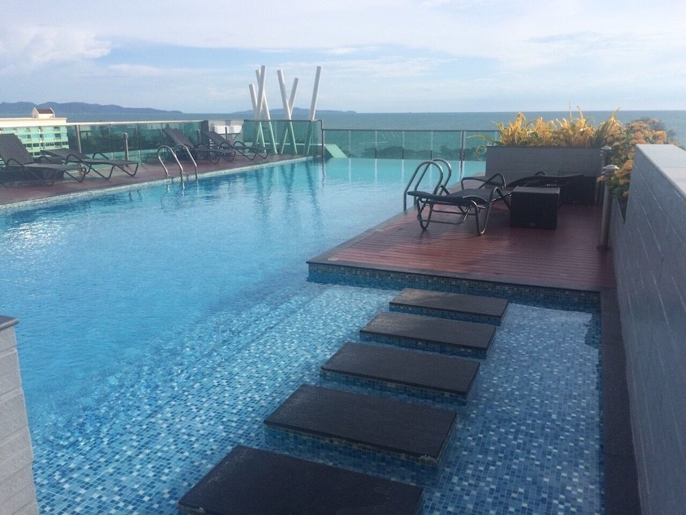Thanyalak At The Gallery Condominium photo4