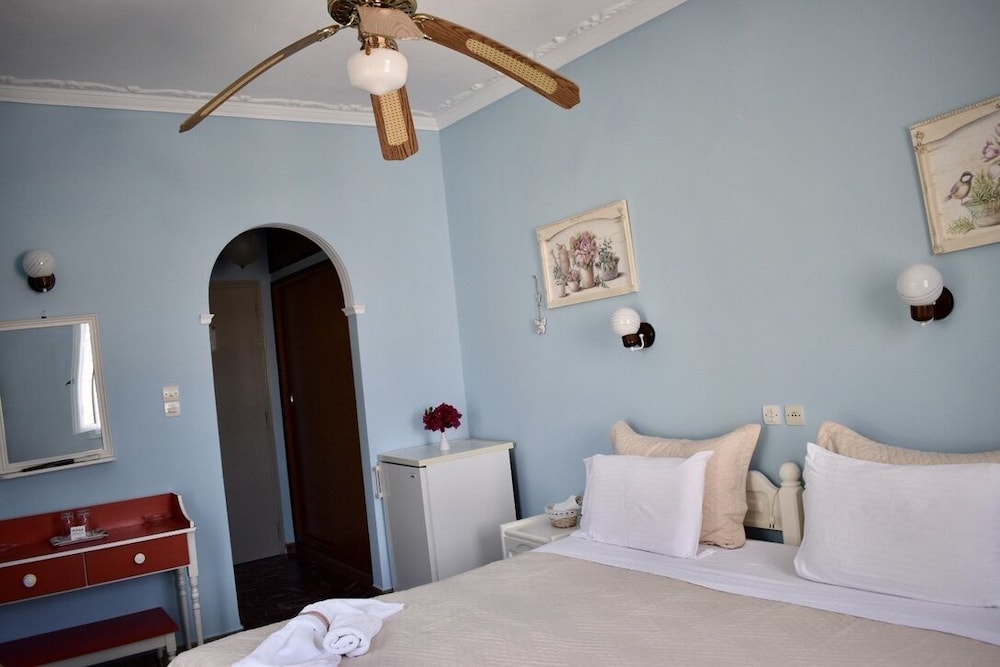 Minoa Hotel 9/50