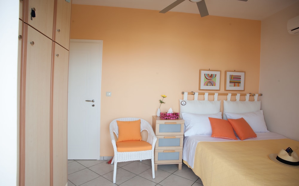 Stamatakis Boutique Studios 9/50