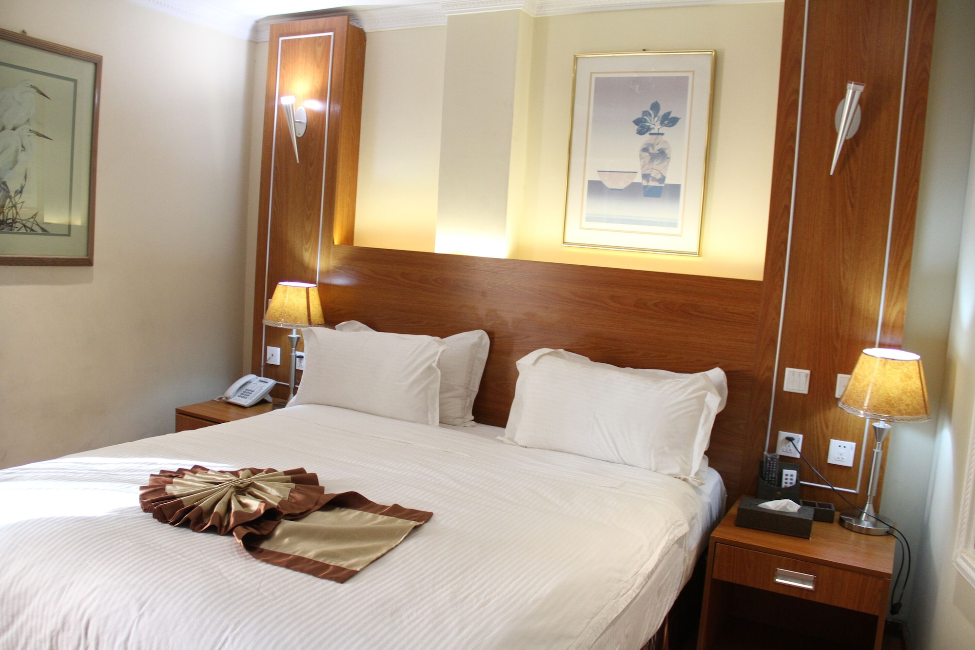 DELUXE, SUITE, POOL VIEW