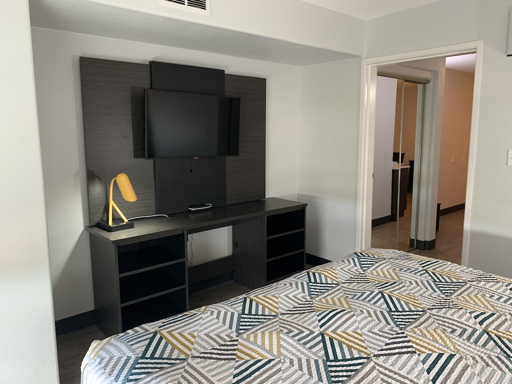 Hawthorn Extended Stay by Wyndham Hobbs 30/50