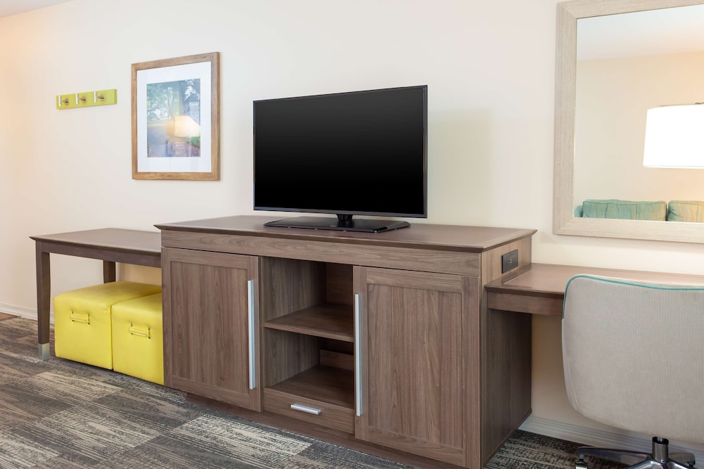 Hampton Inn and Suites Niles Warren OH 66/77