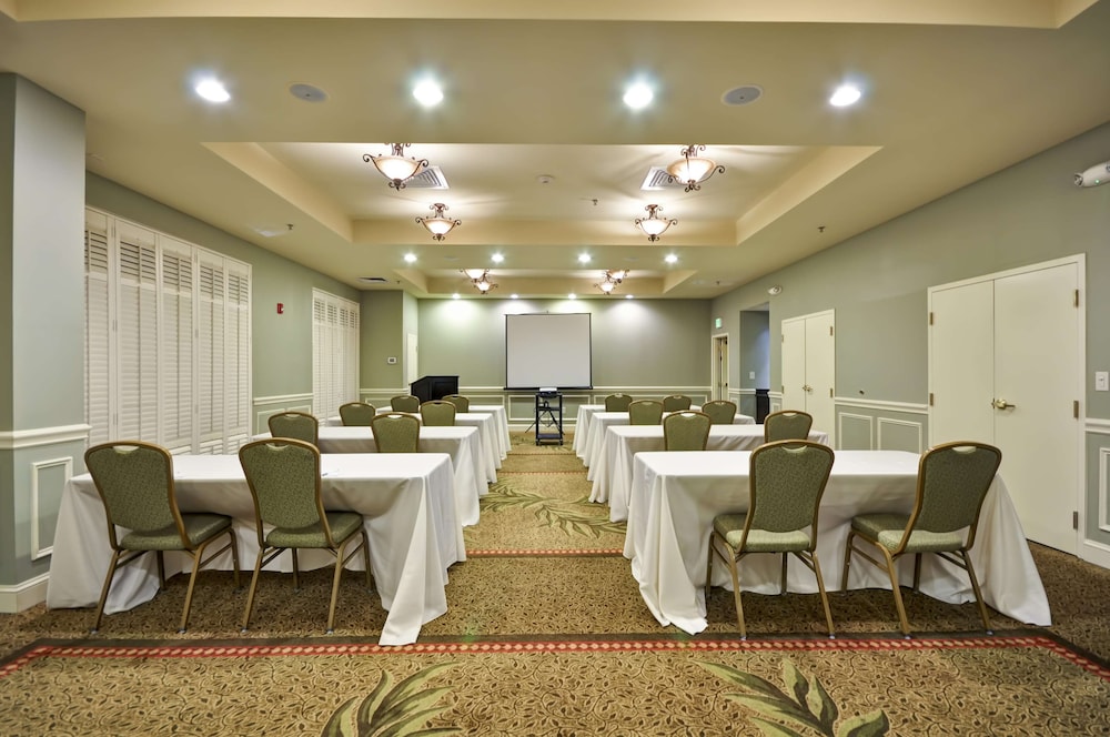 Hampton Inn & Suites North Charleston-University Blvd 52/55