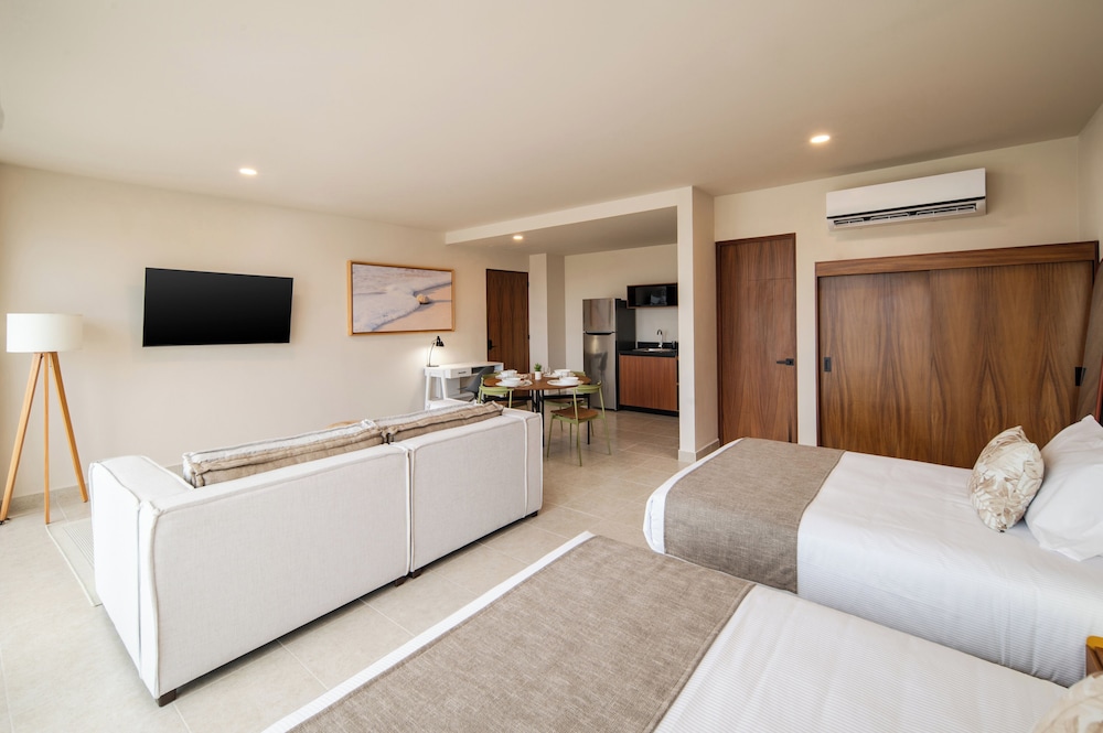 DELUXE, STUDIO, SUITE, 2 DOUBLE BEDS, CITY VIEW, KITCHEN