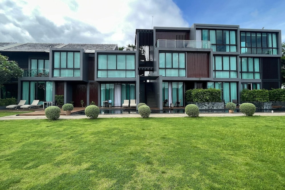 Zensala Riverpark Resort 10/78
