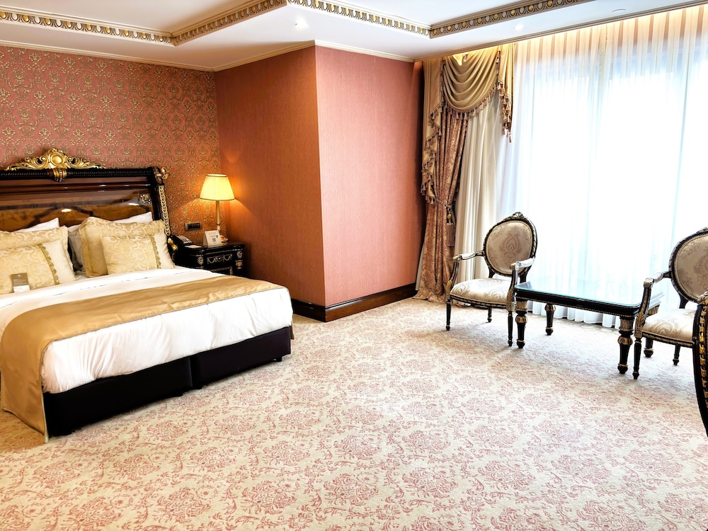SENIOR, SUITE, JETTED TUB