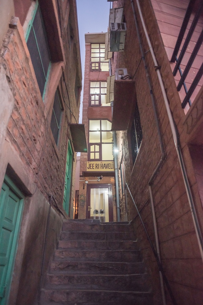 JEE RI HAVELI 32/50
