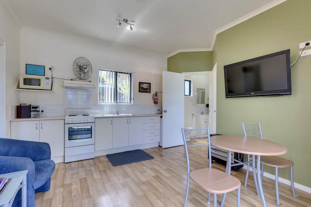PORT HUON COTTAGES 6/19