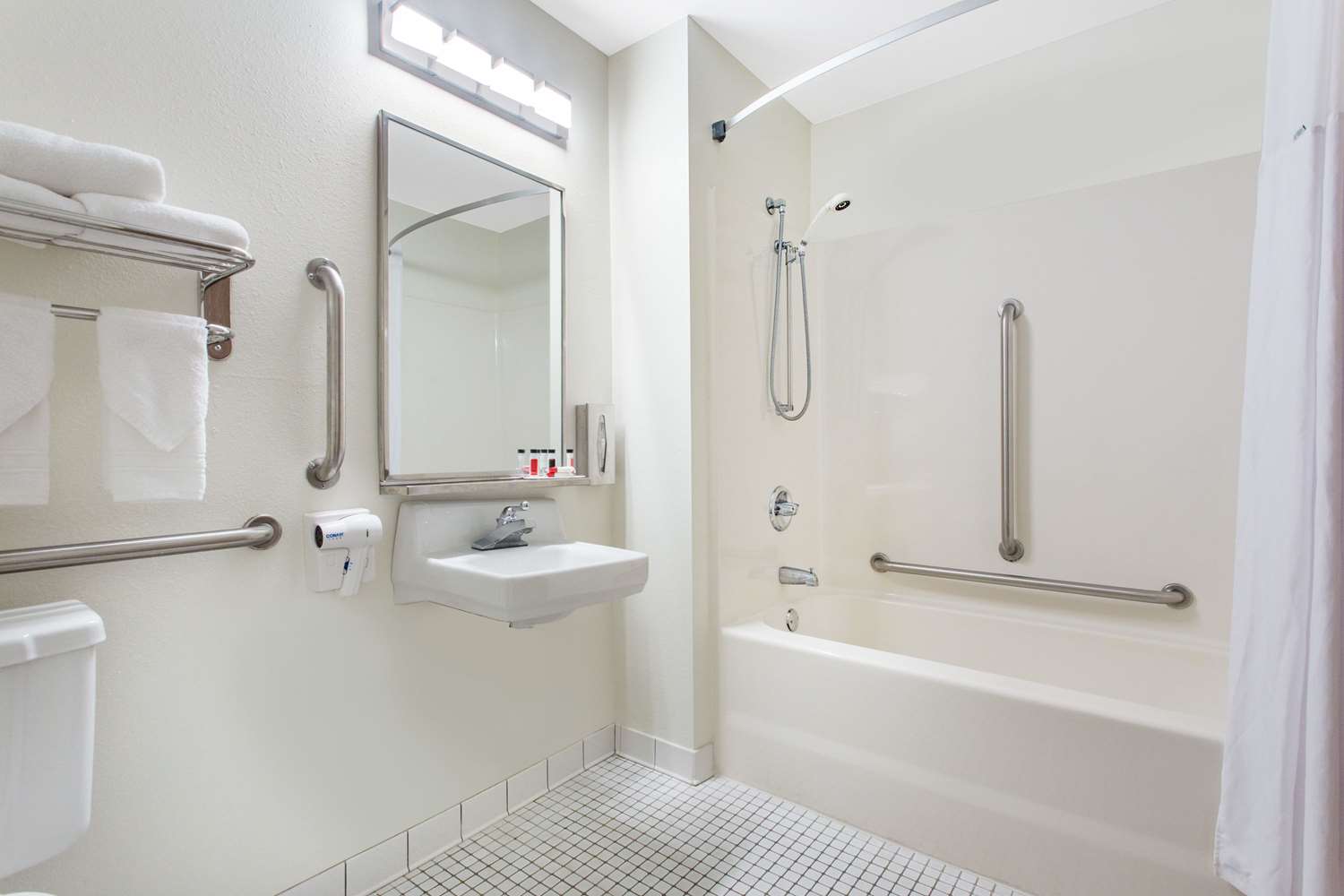 Days Inn By Wyndham Austin 44/44