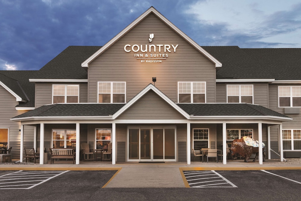 Country Inn & Suites by Radisson, Buffalo, MN 1/37