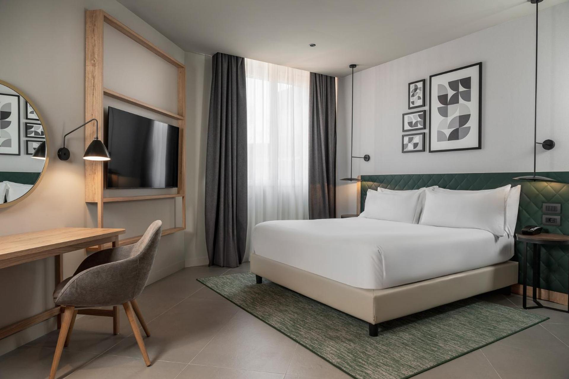 ROOM, KING BED, ACCESSIBLE