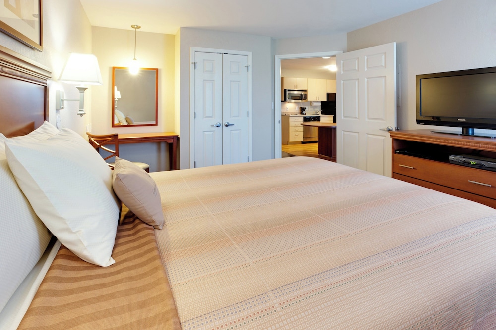 Candlewood Suites Watertown-Fort Drum 24/68