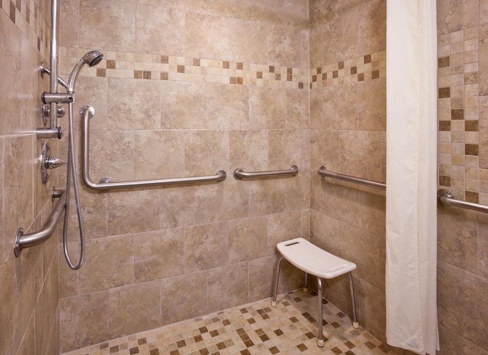 Fargo Inn and Suites 15/34