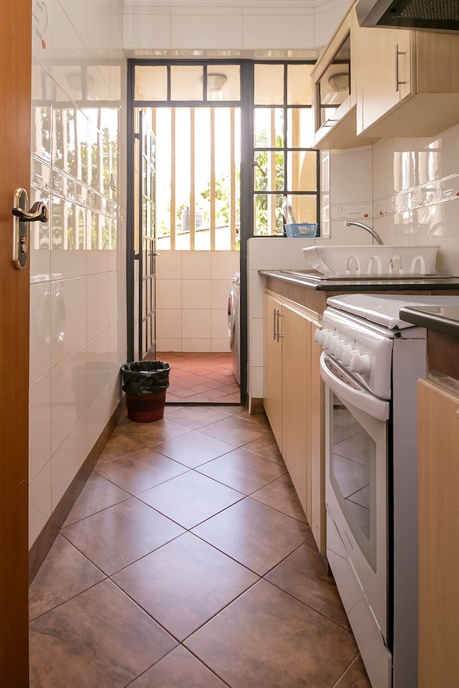 Meltonia Luxury Suites 49/50