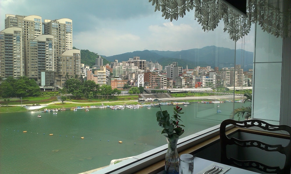 Beautiful Hotel Taipei 60/65