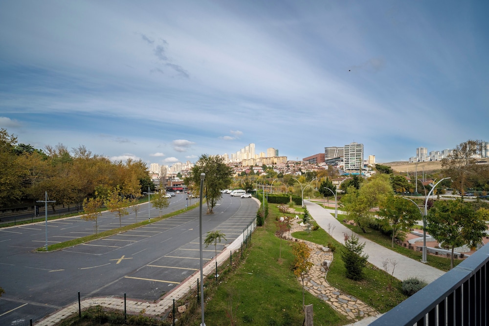Rusel Park Residence 24/50