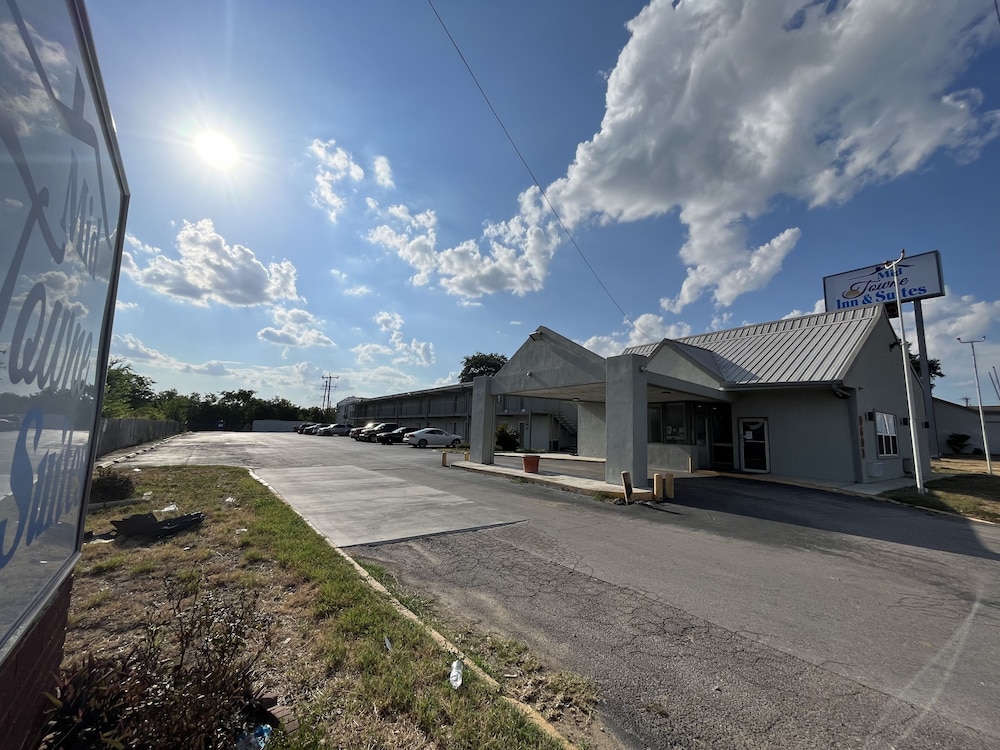 Mid Towne Inn Suites San Antonio 9/43