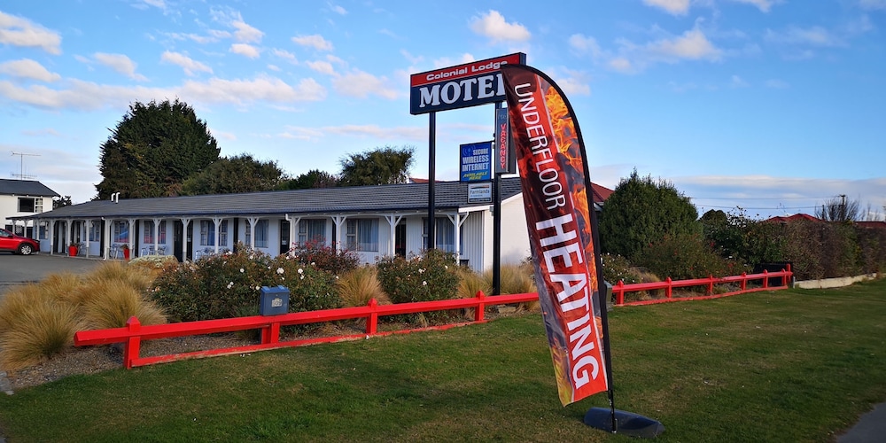 Colonial Lodge Motel 3/42