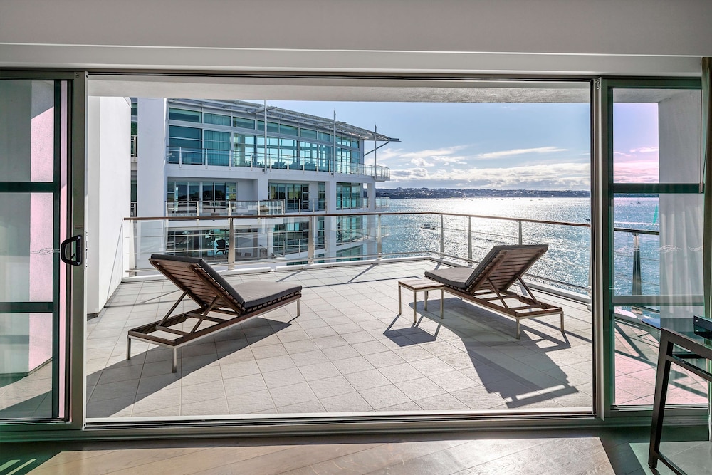 Hilton Auckland 44/78