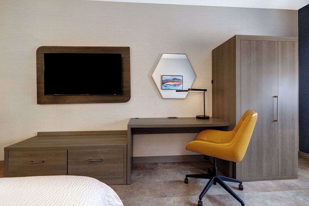Holiday Inn Express Suites Moab 56/63