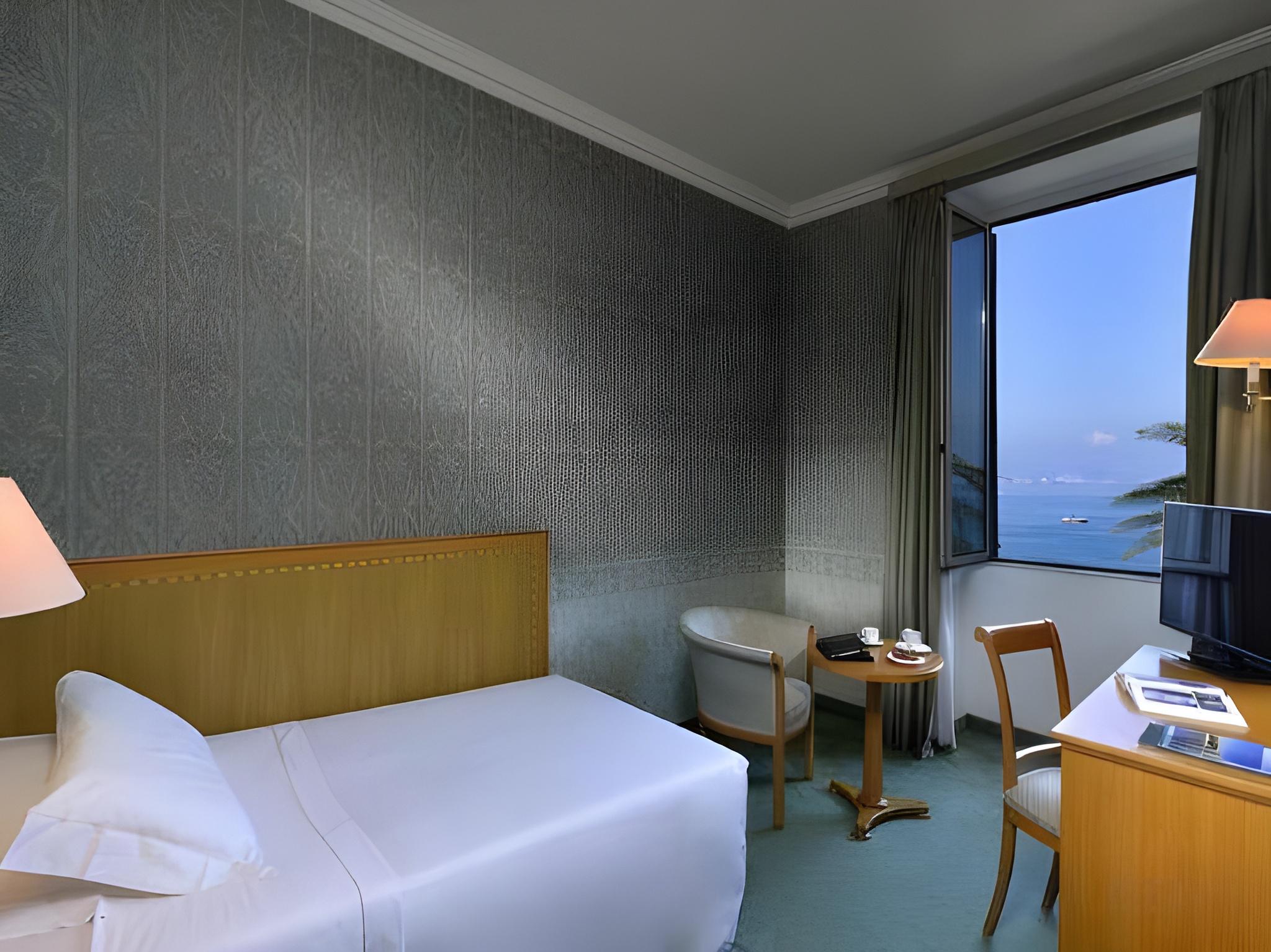 Superior, Sea View