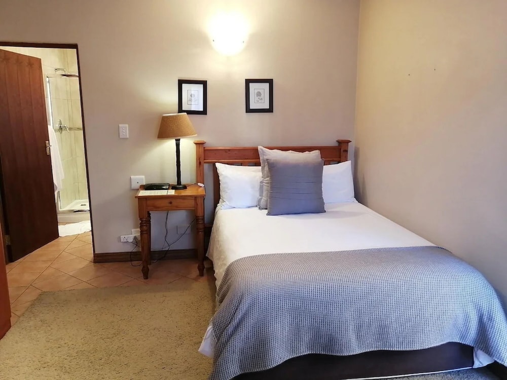 ROOM, SINGLE