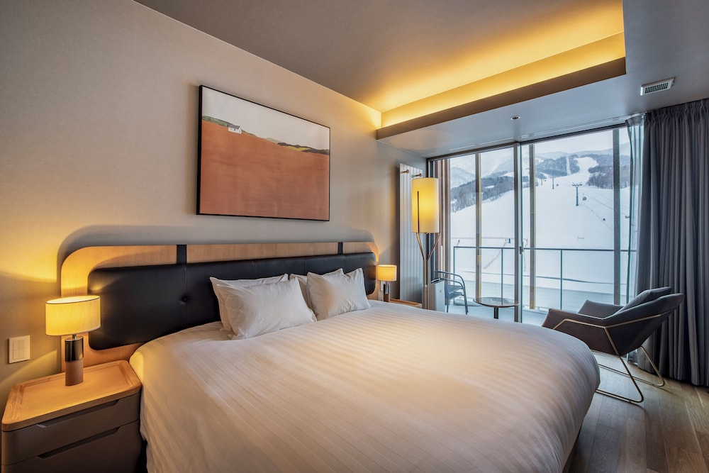 3 BEDROOMS, PENTHOUSE SUITE