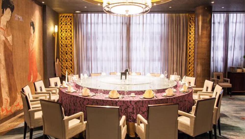 Universal Hotel Urumqi 25/33