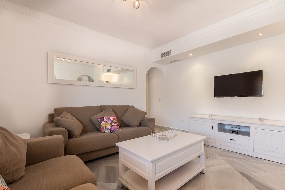 Puerto Banus Luxury Penthouse 8/19