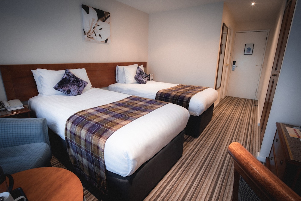Best Western Plus Grim's Dyke Hotel 11/48