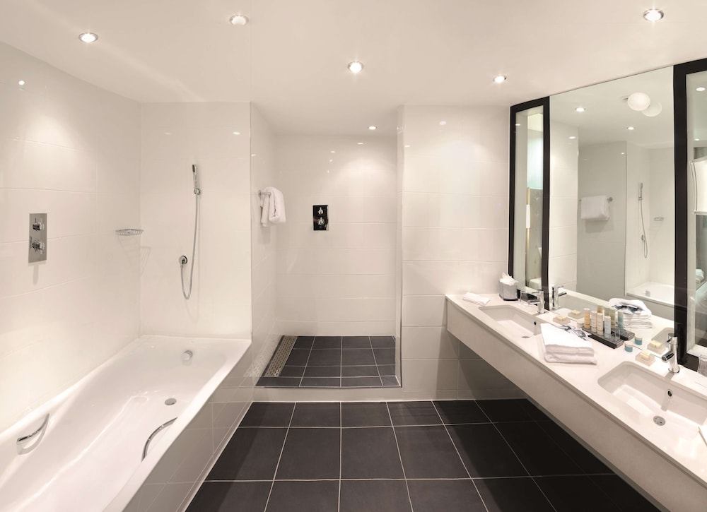 Radisson Blu Hotel East Midlands Airport 49/50