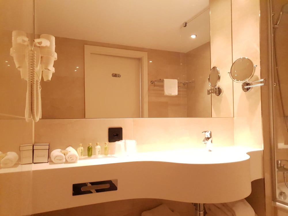 Nash Suites Hotel 9/38