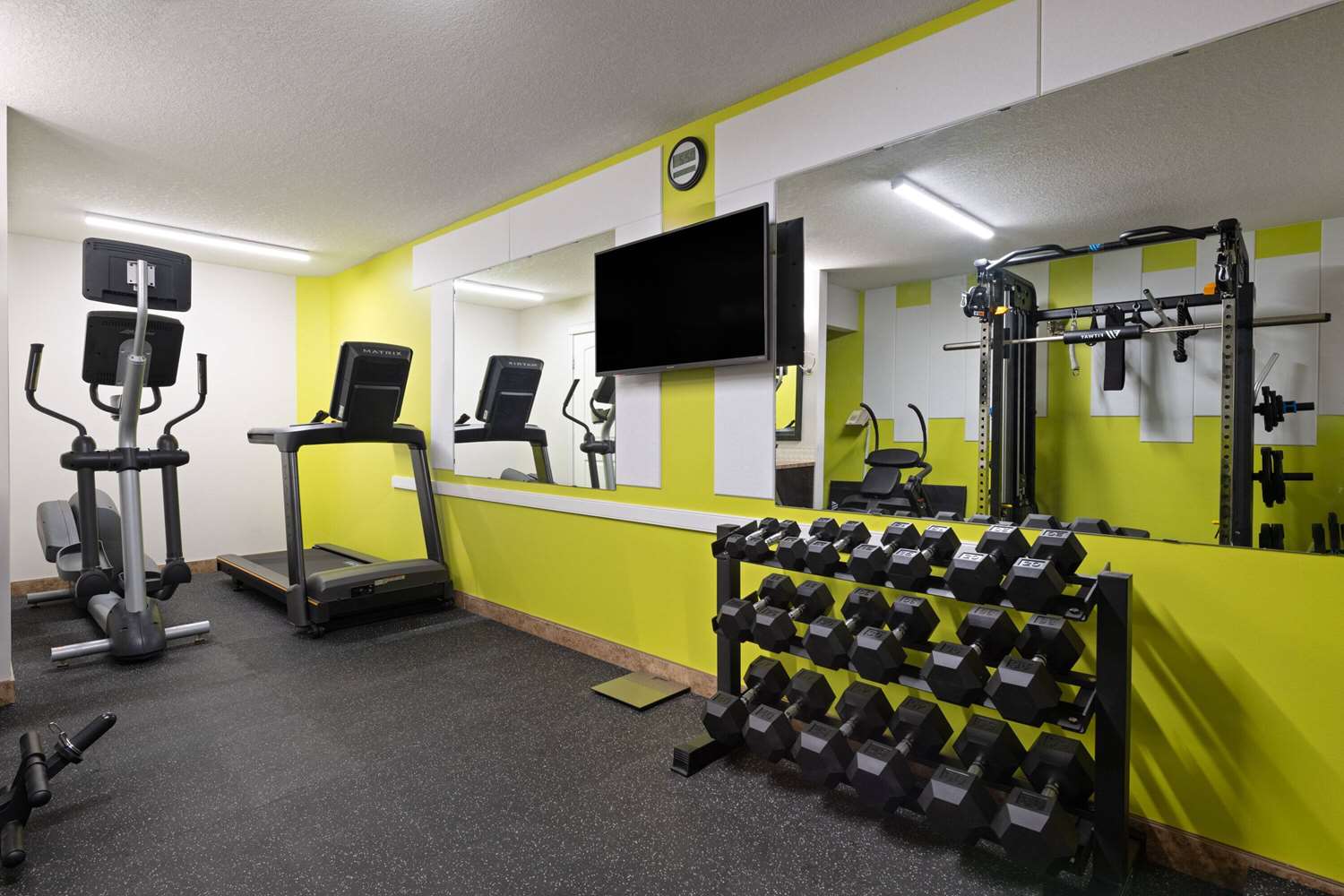 Super 8 By Wyndham Fort Mcmurray 13/31