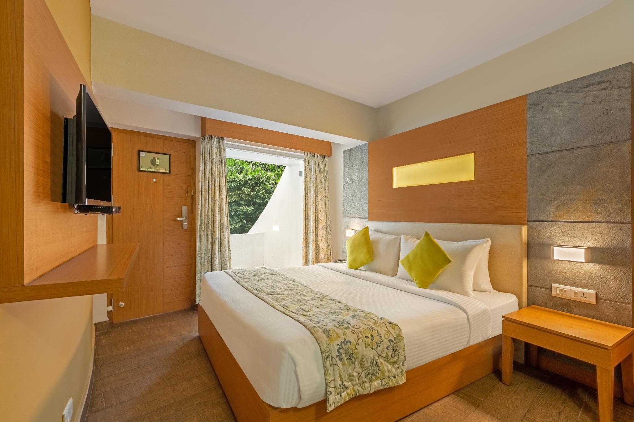 Privilege, Suite, Queen Bed, Balcony