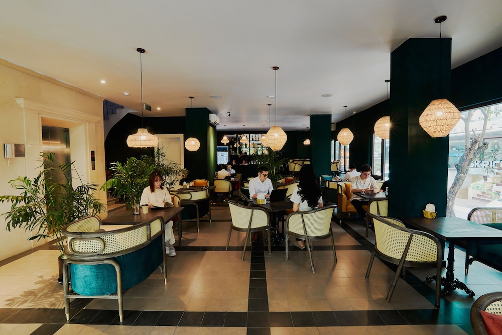 The Bloom Classic - Hotel and Bistro 38/49