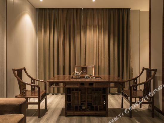 Yangjiang Tianbao Business Hotel 32/36