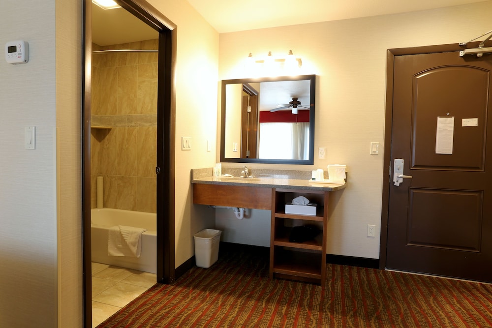 Standard, King Bed, Ground Floor, Quality Inn near Rocky Mountain National Park 8/9